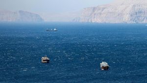 Petrolio di Mosca sbloccato, scontro fra Ue e Stati Uniti. Hegseth: Hormuz riaprirà /