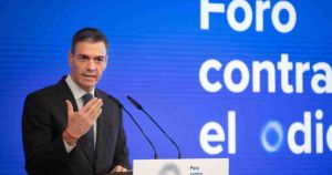 Sánchez aprueba becas récord para un millón de estudiantes mientras la derecha pide más gasto militar