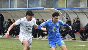 Carrarese Le ’Vespe’ non fanno paura. Calabro ritrova Abiuso, ancora fuori Schiavi