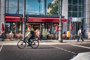 30 Jahre Café Einstein: Wo die Berliner Republik ihren Kaffee trinkt