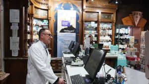 Ruba dalla cassa, così l’ex farmacista è stata incastrata dai colleghi