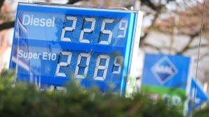 „Das ist nicht Krisenmanagement, das ist Paniktheater“: Wie unsere Community auf die Spritpreis-Maßnahmen der Regierung blickt