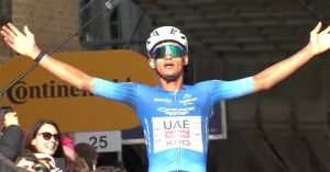 Del Toro pinta de azul la Tirreno–Adriático
