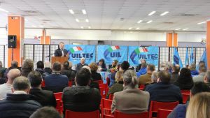 Bombardieri incontra i dipendenti di Eni: «La decarbonizzazione non danneggi il lavoro»