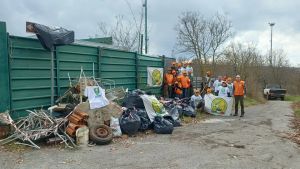 Giornata ecologica a Monrupino: otto quintali di rifiuti raccolti al bordo delle strade