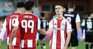 Ολυμπιακός: Το δώρο στον «Μέντι» από τους φορ του, δείχνοντας την τέχνη του γκολ και προσωπικότητα