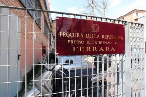 Argenta, morto a casa della fidanzata dopo le dimissioni: c’è un medico indagato