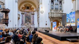 Il vescovo Castellucci : 