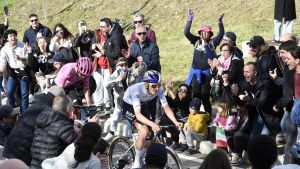 Il grande ciclismo. Giulio tra gli applausi nella sua Camerino: 