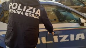 Falso militare truffa una 92enne e scappa in A4: fermato dalla polizia e arrestato