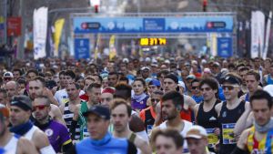 DIRECTO | Los corredores ya recorren las calles de Barcelona en el Maratón más multitudinario