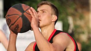 I genitori di Matteo, morto a Monfalcone: «Nostro figlio forse poteva essere salvato»