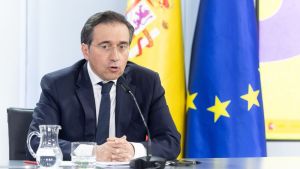 Albares insta a Israel y Hezbolá que cesen los bombardeos y condena la 