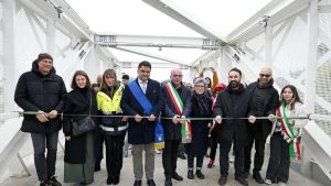 Baranzate, apre la passerella ciclopedonale: 