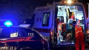 Lite nel locale notturno, accoltellata 18enne