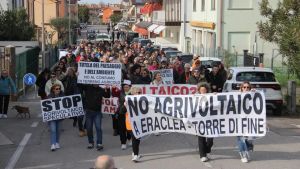 Agrivoltaico a Eraclea, 200 in marcia per dire di no