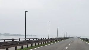 Ciclabile lagunare: i pali della luce spostati in direzione Aquileia