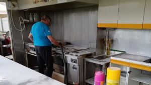 Raid vandalico, devastati i chioschi della Juventina: innescate micce per un incendio