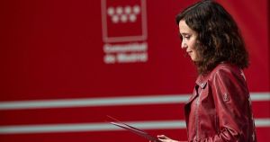 El momento más frágil de Ayuso: los fallos del Constitucional y el 'Juego de Tronos' del PP de Madrid