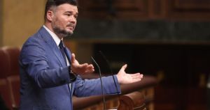 Rufián hunde el dedo en la yaga de Podemos y Sumar: 