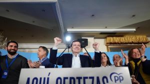 Castilla y León resucita el bipartidismo, frena la euforia de Vox y entierra a la izquierda alternativa