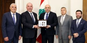 طوابع الرئيس عون!