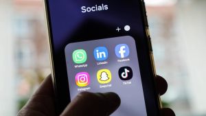 Notre cerveau brûle et nous regardons ailleurs