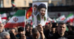 Irán reactiva la ofensiva contra Israel y amenaza de muerte a Netanyahu