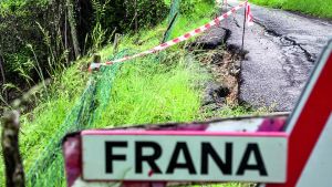 Frane, la levata di scudi dei sindaci: «Fondo per criticità idrogeologiche»