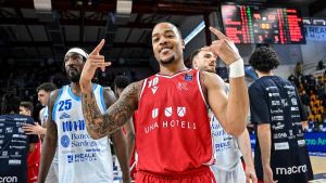 L’Una Hotels gioca due jolly nel finale e vince. A Sassari un successo che profuma di playoff