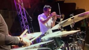 Bibione si blinda contro la musica alta: tre avvisi ai locali, poi i sigilli all’attrezzatura