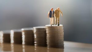 Así es la economía de tu vida: ¿Cuánto recibes del Estado y de tu familia en la infancia? ¿Cuánto contribuyes como adulto? ¿Qué pasa en la jubilación?