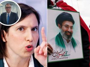 Se Khamenei è gay impiccherà i dissidenti con le corde arcobaleno e parteciperà al gay pride coi pro Pal e i pro Hamas