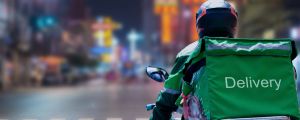Sei convinto di essere un cliente, ma sei un profilo: l’inganno del delivery dietro la tua pizza a domicilio