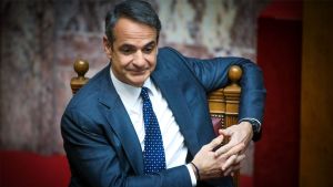 Με την πλάτη κολλημένη στον τοίχο ποινικών διώξεων και μπροστά σε απρόβλεπτη πολιτική τομή ο