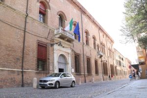 Ferrara, speculazioni sull’accoglienza: un centesimo per gli operatori