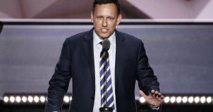 Peter Thiel vuole sconfiggere l'Anticristo con la religione della tecnologia. Ma Roma non si fa incantare
