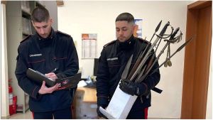 Bomba molotov trovata in paese e arsenale in casa: arrestato 61enne