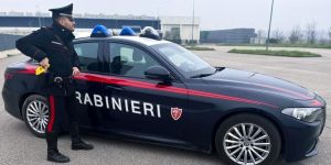 Ferrara, la denuncia: io rapinata in via Darsena da due con un coltello