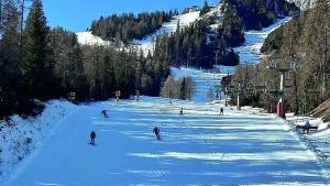 Picchiano due rampolli dell’alta società durante l’apres ski a Cortina: in quattro a processo