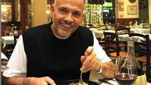 Da Davidino, a cena nella capitale dei single: “Basta coppie a sorteggio. La gente chiede lunghe tavolate”