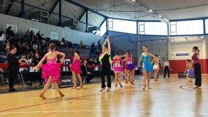 Il parquet del palazzetto di Grado si è già rovinato: «Colpa dei tacchi delle ballerine»