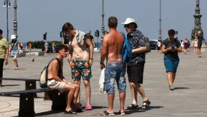 L'Aula approva i controlli di vicinato a Trieste e c’è il divieto di girare in costume