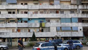 Smantellata piazza di spaccio del clan Licciardi al Rione Berlingieri: droga anche