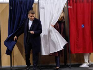 La caduta del centrismo di Macron