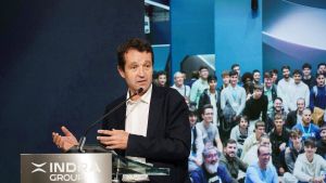 Indra sufre en el Ibex 35 por la pugna entre Moncloa y la dirección sobre el futuro de Escribano