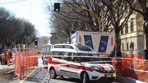”Ho cercato di liberarlo dal camion”: morto nell’incidente, operaio della tramvia ha tentato di salvarlo