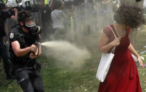 AİHM “Kırmızılı Kadın” davasında Türkiye’yi mahkum etti