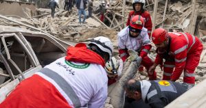 Entre les mollahs et la guerre, les Iraniens espèrent une troisième voie