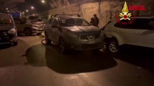 Maxi incidente sulla A20: tamponamento a catena in galleria, 80 mezzi coinvolti